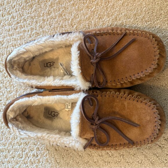 Ugg Moccasins, Women's Size 8 - Picture 3 of 4